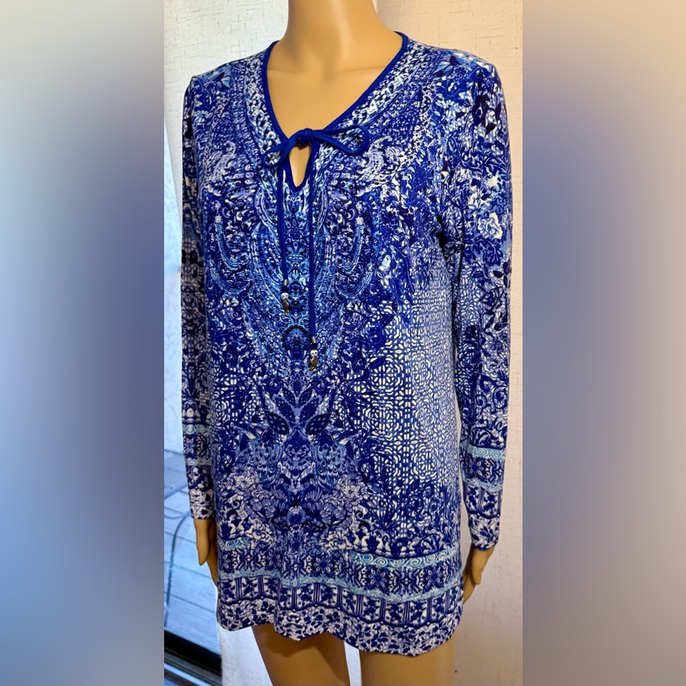 Belle by Kim Gravel printed knit boho top featuring beaded tassels. Sz.S